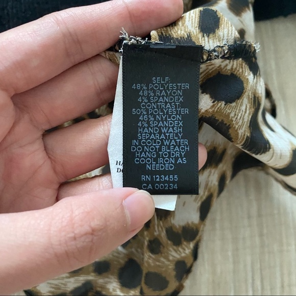 ⭐️3/$25 Design Lab Layered Leopard Asymmetrical Sweater Sz M - Picture 7 of 9